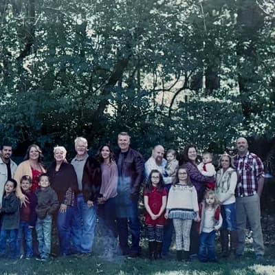 Lodema Lines with extended family